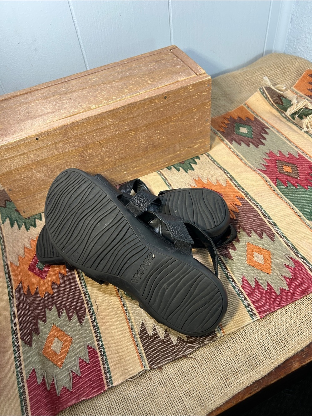 Vionic Black Cross-Strap Comfort Sandals - Picture 5 of 8